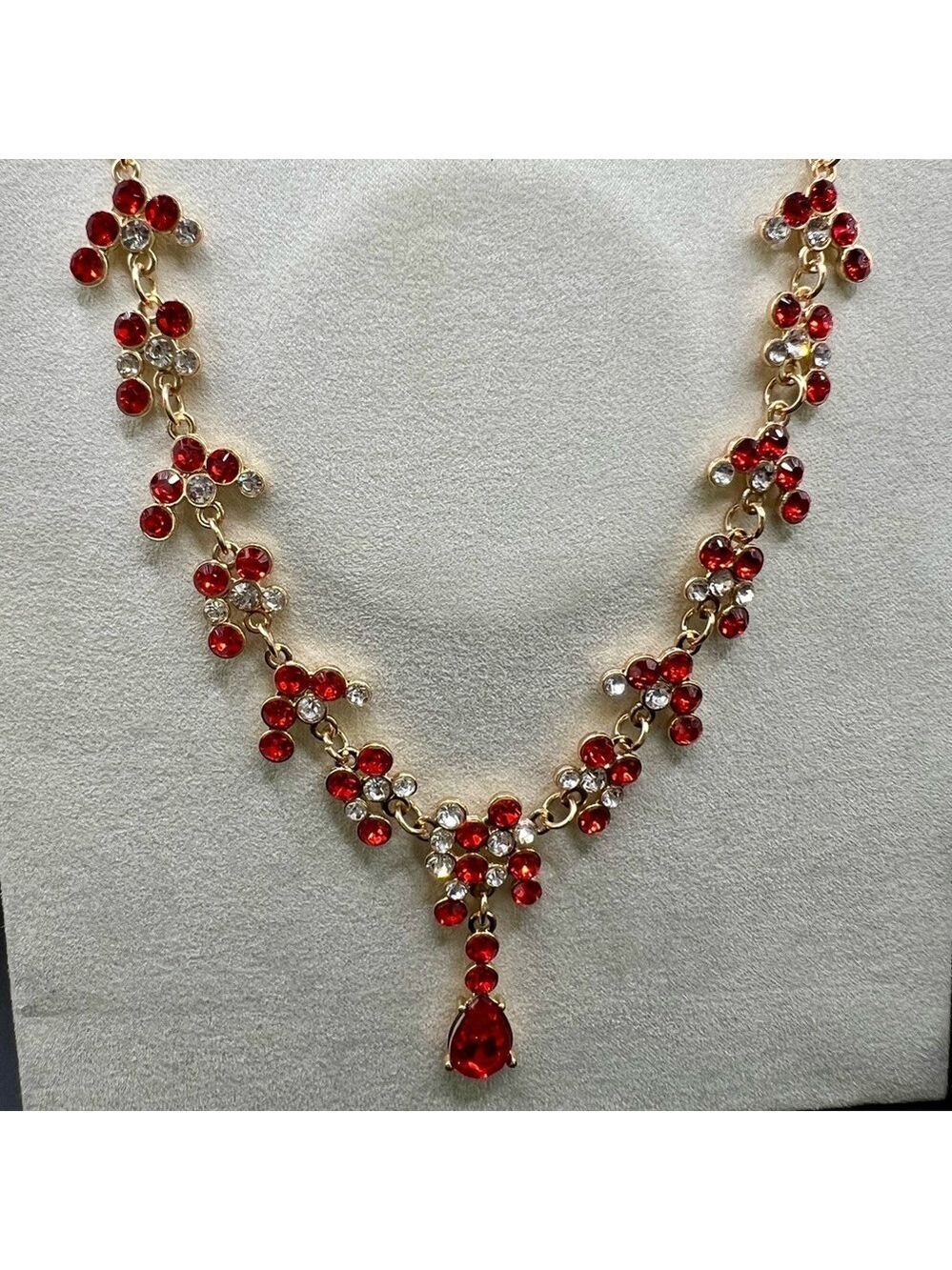 🎉HP🎉New Vintage Inspired Gold Tone Crystal & Zircon Necklace and Earring Set - Picture 6 of 14